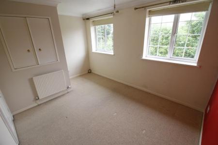 2 bedroom House to let in Crestwood Close, Stretton, DE13