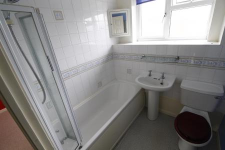 2 bedroom House to let in Crestwood Close, Stretton, DE13