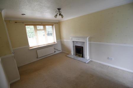 2 bedroom House to let in Crestwood Close, Stretton, DE13