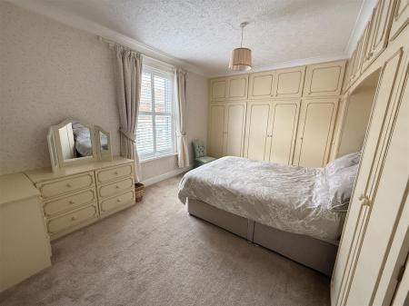 2 bedroom End of terrace house for sale in Calais Road, Burton-On-Trent