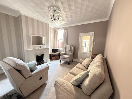 2 bedroom End of terrace house for sale in Calais Road, Burton-On-Trent