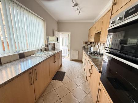 2 bedroom End of terrace house for sale in Calais Road, Burton-On-Trent