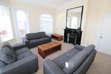 1 bedroom House share to let in High Street, Burton upon Trent, DE14