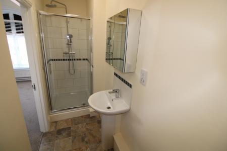 1 bedroom House share to let in High Street, Burton upon Trent, DE14