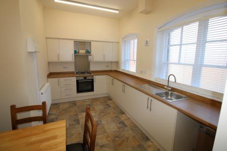1 bedroom House share to let in High Street, Burton upon Trent, DE14