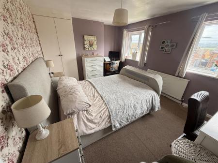 2 bedroom Semi-detached house for sale in Salisbury Drive, Midway, Swadlincote