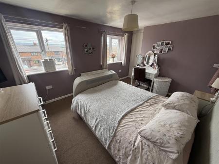 2 bedroom Semi-detached house for sale in Salisbury Drive, Midway, Swadlincote