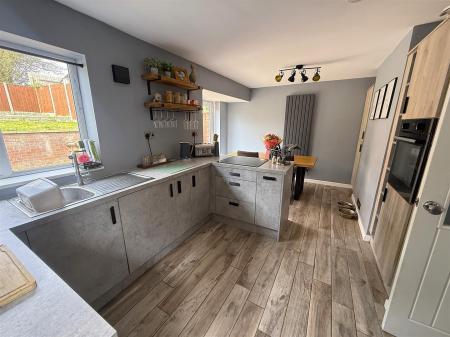 2 bedroom Semi-detached house for sale in Salisbury Drive, Midway, Swadlincote
