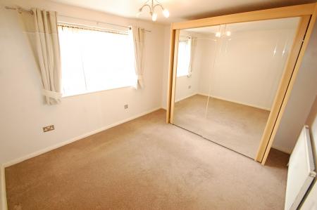 2 bedroom House to let in Wyedale, Church Gresley, DE11