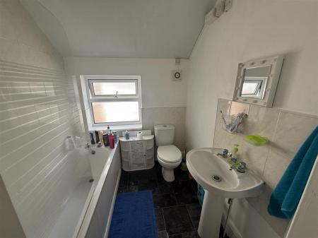 3 bedroom Terraced House for sale in Oak Street, Burton-On-Trent