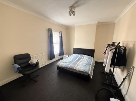 3 bedroom Terraced House for sale in Oak Street, Burton-On-Trent