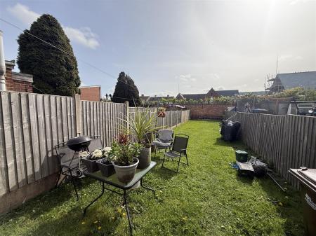 3 bedroom Terraced House for sale in Oak Street, Burton-On-Trent