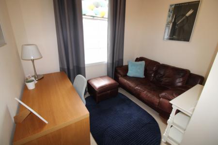 2 bedroom Flat to let in Lichfield Street, Staffordshire, Burton upon Trent, DE14