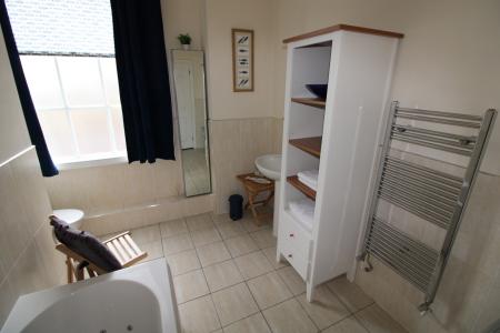 2 bedroom Flat to let in Lichfield Street, Staffordshire, Burton upon Trent, DE14