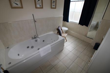 2 bedroom Flat to let in Lichfield Street, Staffordshire, Burton upon Trent, DE14