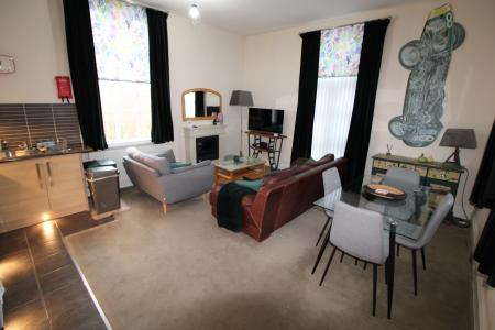 2 bedroom Flat to let in Lichfield Street, Staffordshire, Burton upon Trent, DE14