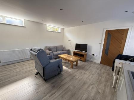 1 bedroom Apartment for sale in Dunstall Road, Barton Under Needwood, Burton-On-Trent