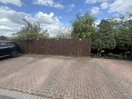 2 bedroom Town house for sale in Goseley Avenue, Hartshorne, Swadlincote