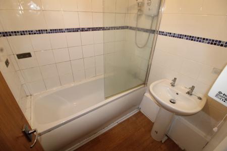 2 bedroom Flat to let in Lichfield Road, Sutton Coldfield, Four Oaks, B74