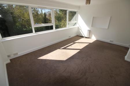2 bedroom Flat to let in Lichfield Road, Sutton Coldfield, Four Oaks, B74