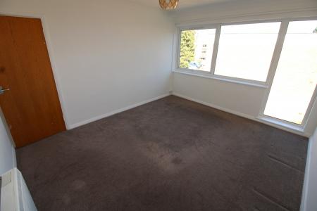 2 bedroom Flat to let in Lichfield Road, Sutton Coldfield, Four Oaks, B74