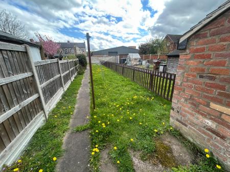 3 bedroom Terraced House to let in Blackpool St, Staffordshire, Burton upon Trent, DE14