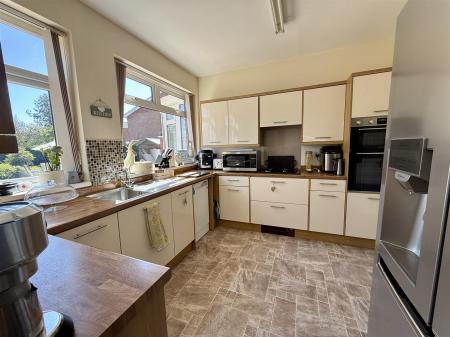 4 bedroom Detached house for sale in Burnside, Rolleston-On-Dove, Burton-On-Trent