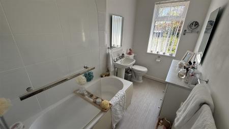 4 bedroom Detached house for sale in Burnside, Rolleston-On-Dove, Burton-On-Trent