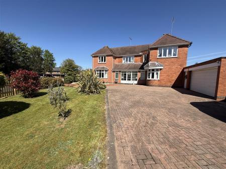 4 bedroom Detached house for sale in Burnside, Rolleston-On-Dove, Burton-On-Trent