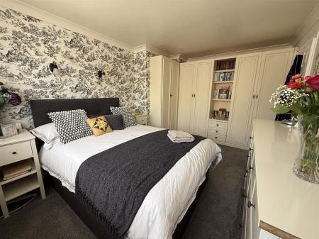 3 bedroom Semi-detached house for sale in Bridgeside, Stretton, Burton-On-Trent