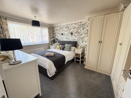 3 bedroom Semi-detached house for sale in Bridgeside, Stretton, Burton-On-Trent