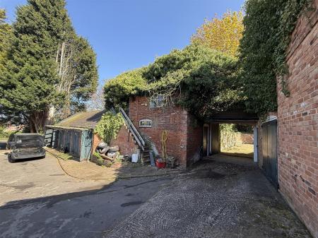 6 bedroom Detached house for sale in Netherseal Road, Chilcote, Swadlincote