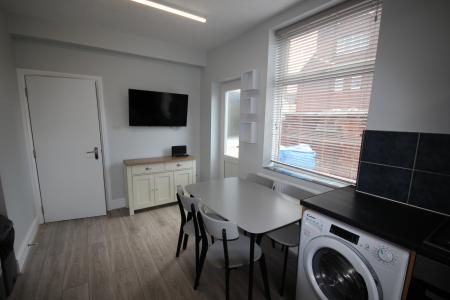 1 bedroom House share to let in Shobnall Street, Staffordshire, Burton upon Trent, DE14