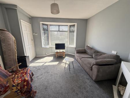 3 bedroom Semi-detached house for sale in Manor Close, Burton-On-Trent