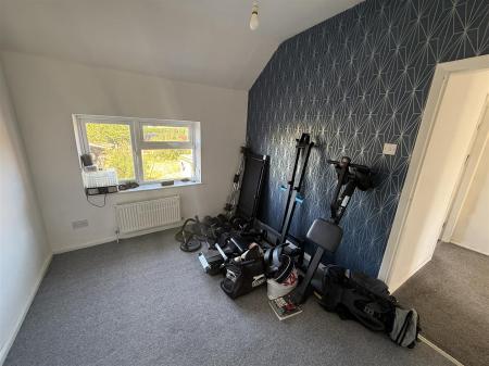 3 bedroom Semi-detached house for sale in Manor Close, Burton-On-Trent