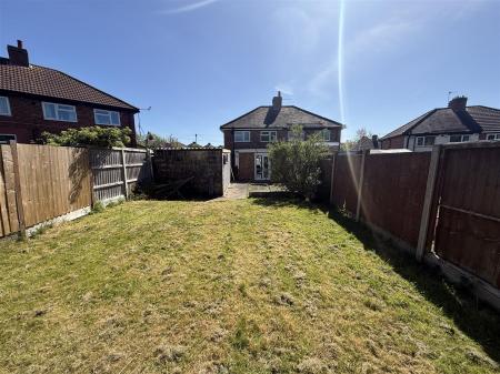 3 bedroom Semi-detached house for sale in Manor Close, Burton-On-Trent