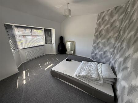 3 bedroom Semi-detached house for sale in Manor Close, Burton-On-Trent