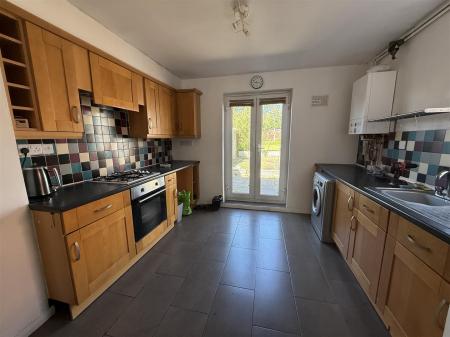 3 bedroom Semi-detached house for sale in Manor Close, Burton-On-Trent