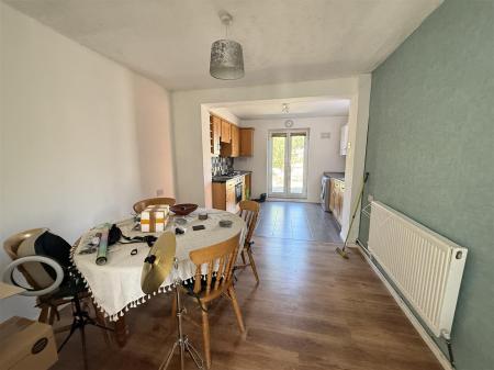 3 bedroom Semi-detached house for sale in Manor Close, Burton-On-Trent