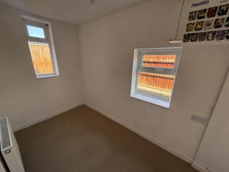 3 bedroom Semi-detached house for sale in Manor Close, Burton-On-Trent