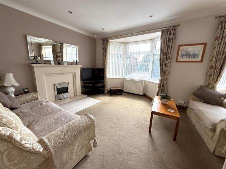 4 bedroom Detached bungalow for sale in Claymills Road, Stretton, Burton-On-Trent