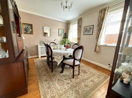 4 bedroom Detached bungalow for sale in Claymills Road, Stretton, Burton-On-Trent