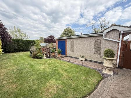 4 bedroom Detached bungalow for sale in Claymills Road, Stretton, Burton-On-Trent