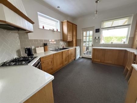 4 bedroom Detached bungalow for sale in Claymills Road, Stretton, Burton-On-Trent