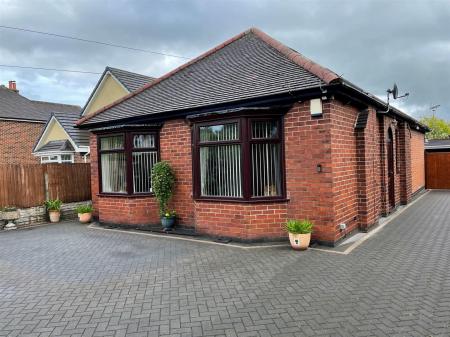 4 bedroom Detached bungalow for sale in Claymills Road, Stretton