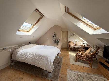 4 bedroom Detached bungalow for sale in Claymills Road, Stretton, Burton-On-Trent