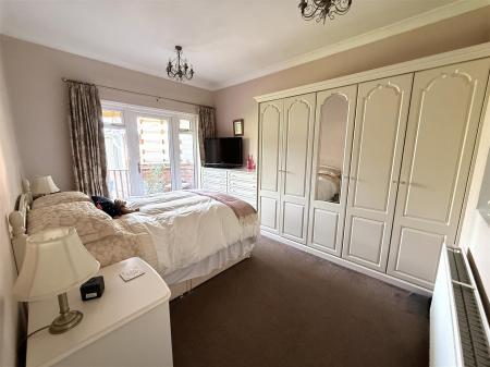 4 bedroom Detached bungalow for sale in Claymills Road, Stretton, Burton-On-Trent
