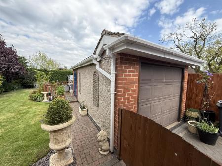 4 bedroom Detached bungalow for sale in Claymills Road, Stretton, Burton-On-Trent