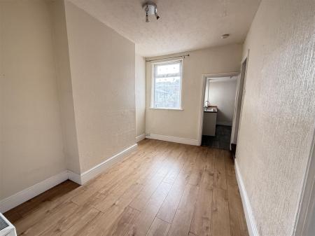 2 bedroom Terraced House for sale in Rosliston Road, Burton-On-Trent