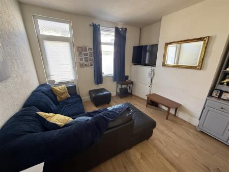 2 bedroom Terraced House for sale in Rosliston Road, Burton-On-Trent